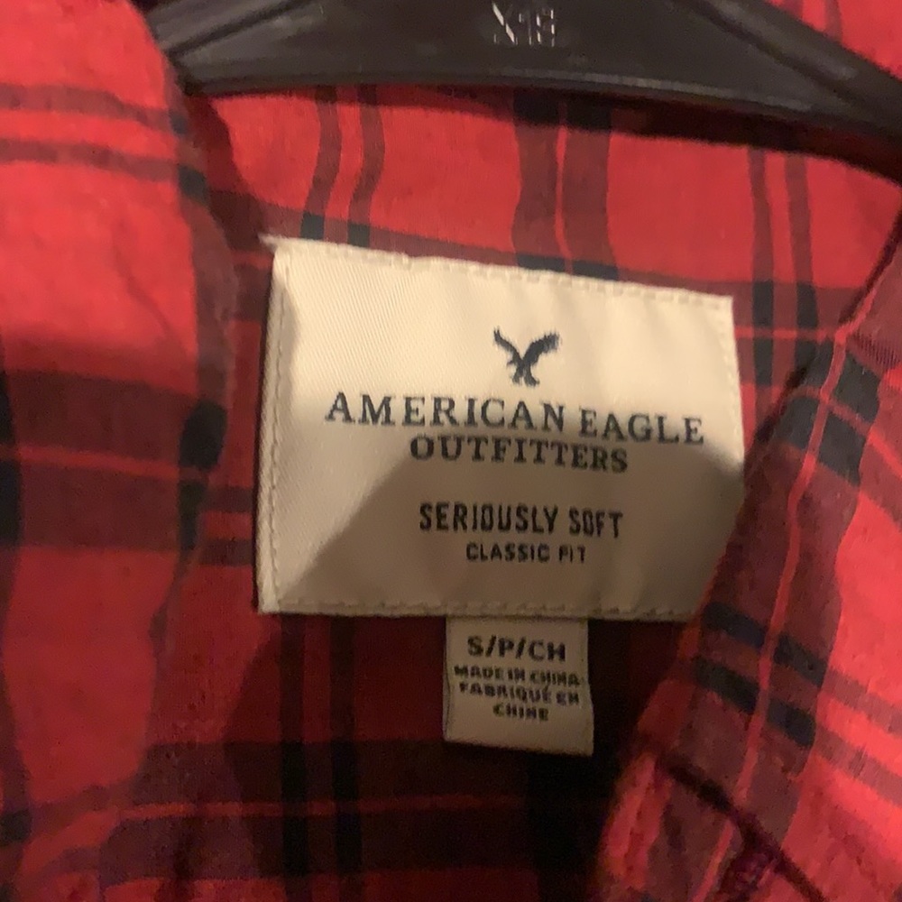 AE S small red black striped plaid button-up shortsleeved classic resort shirt